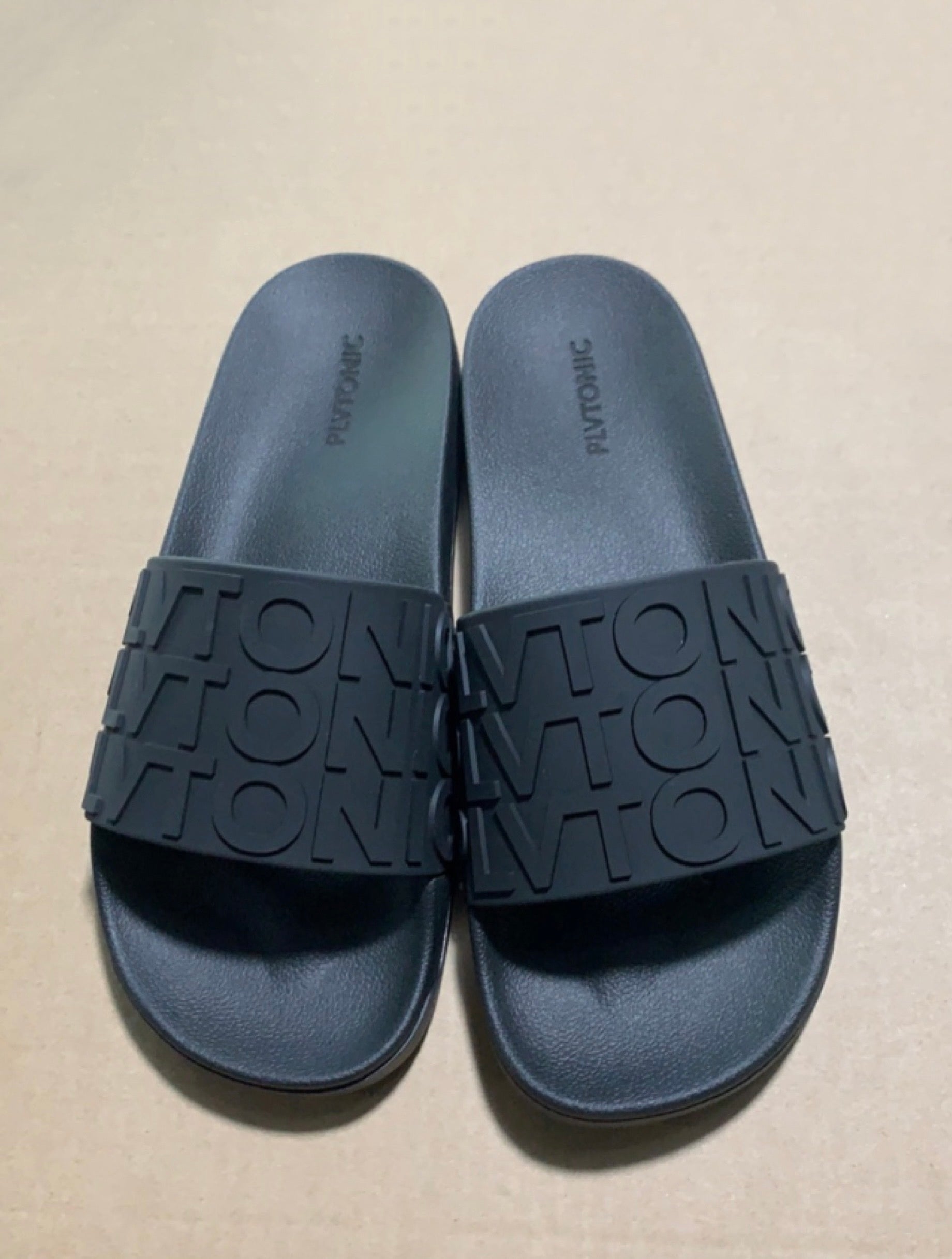 MONOLITH EMBOSS SLIDES